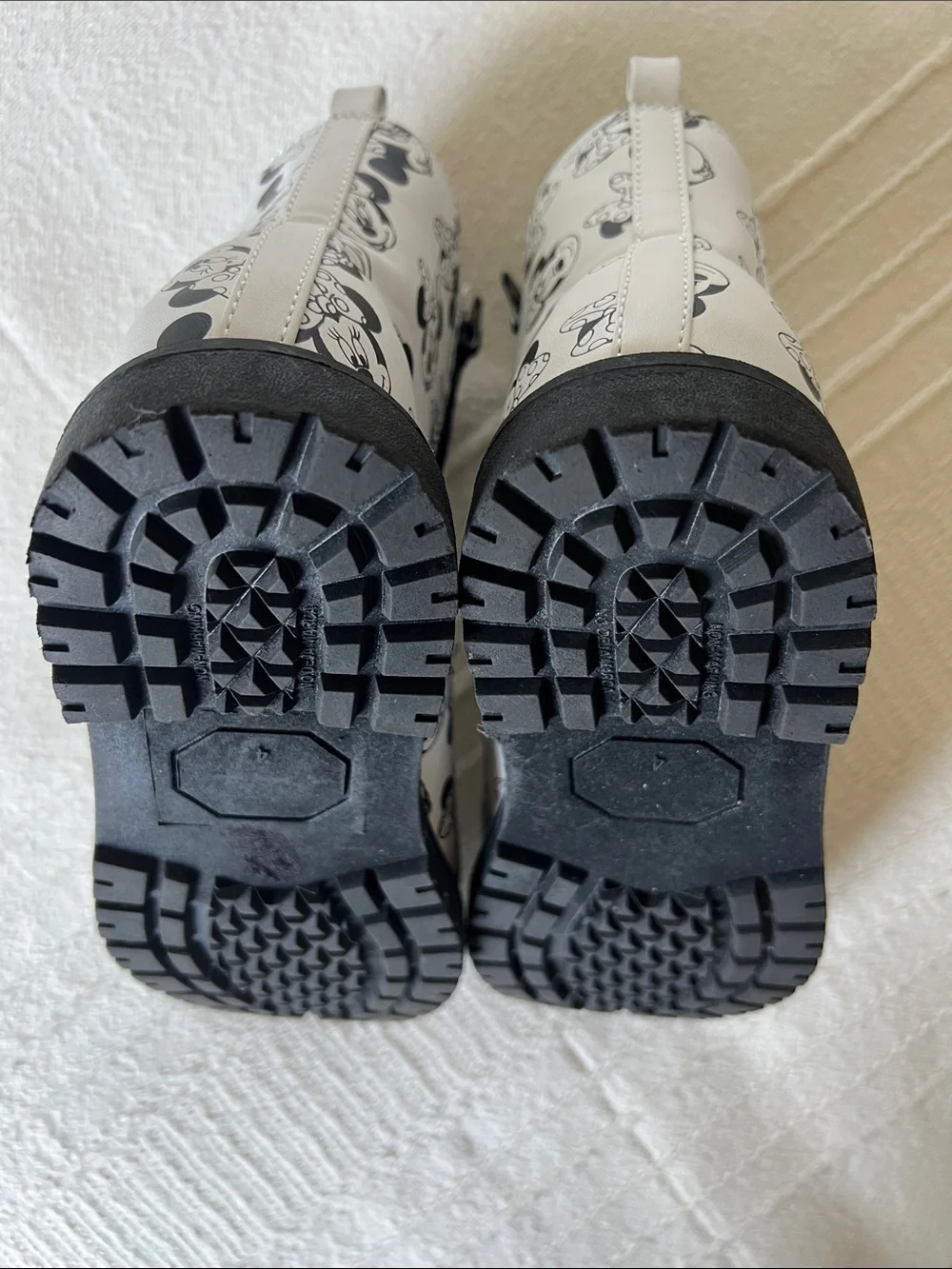 Disney Minnie Mouse Black & White Minnie Print Kids Chelsea Boots